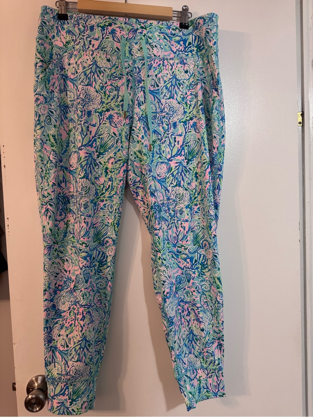 Lilly Pulitzer Teal-Trim Tropical Print Active Leggings
